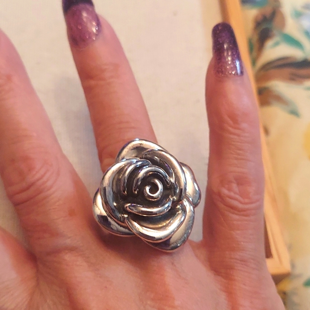 💍Rose🌷} 925 Sterling Silver ring.